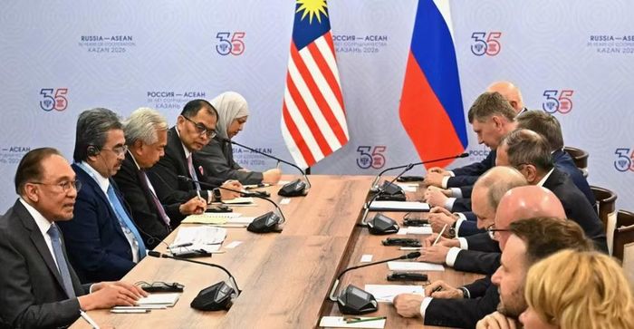 Trong khi đó, ASEAN tiếp tục khẳng định vị thế là một diễn đàn đối thoại quan trọng, thu hút sự quan tâm của nhiều cường quốc trên thế giới.