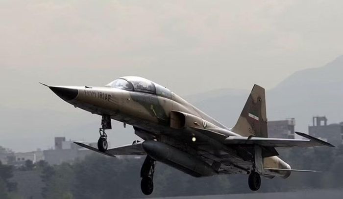 Ông Hamish de Bretton-Gordon, cựu sĩ quan lục quân Anh, giải thích rằng radar mặt đất luôn bị giới hạn bởi đường chân trời và tầm nhìn thẳng.