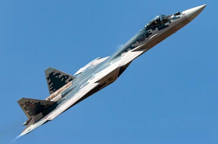 Tuy vậy cần lưu ý, đây là cấu hình radar của phiên bản Su-57 phục vụ trong Không quân Nga, chưa rõ biến thể xuất khẩu Su-57E còn được trang bị hệ thống radar N036 Byelka đầy đủ như trên hay không?