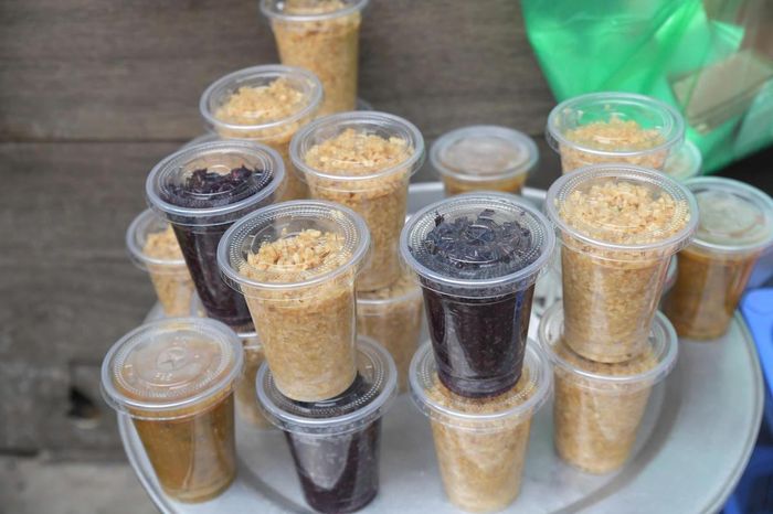 Những hộp rượu nếp được nhiều khách hàng ưa chuộng bởi hương vị thơm ngon và ý nghĩa văn hóa lâu đời.