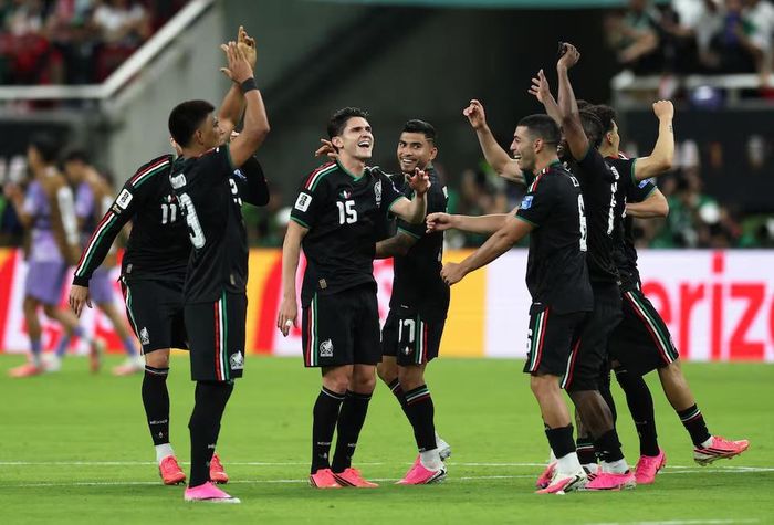 Israel Reyes của Mexico và các đồng đội ăn mừng sau trận đấu. Nguồn: Reuters.