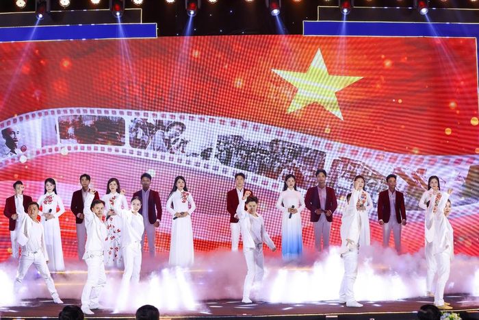 Chương trình văn nghệ ấn tượng tại lễ khai mạc Hội Báo toàn quốc 2026. Ảnh: Quang Vinh.