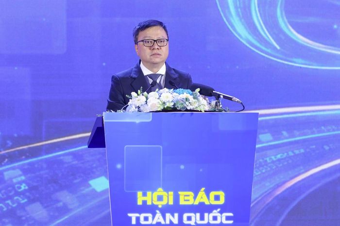 Ông Lê Quốc Minh, Ủy viên Trung ương Đảng, Tổng Biên tập Báo Nhân Dân, Phó Trưởng Ban Tuyên giáo và Dân vận Trung ương, Chủ tịch Hội Nhà báo Việt Nam phát biểu khai mạc. Ảnh: Quang Vinh.