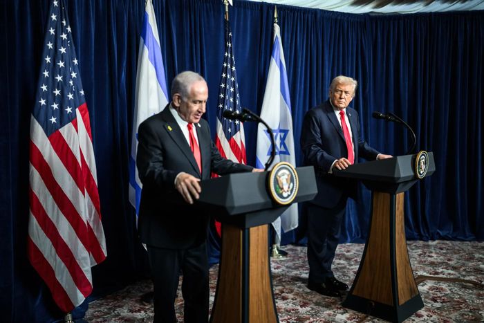 Tổng thống Mỹ Donald Trump (phải) và Thủ tướng Israel Benjamin Netanyahu. Ảnh: WHITE HOUSE