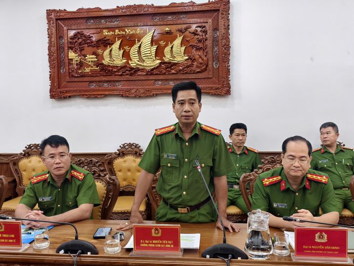  Đại tá Trần Tiến Đạt, Trưởng phòng PC02 thông tin về vụ án. Ảnh: N.TÂN 
