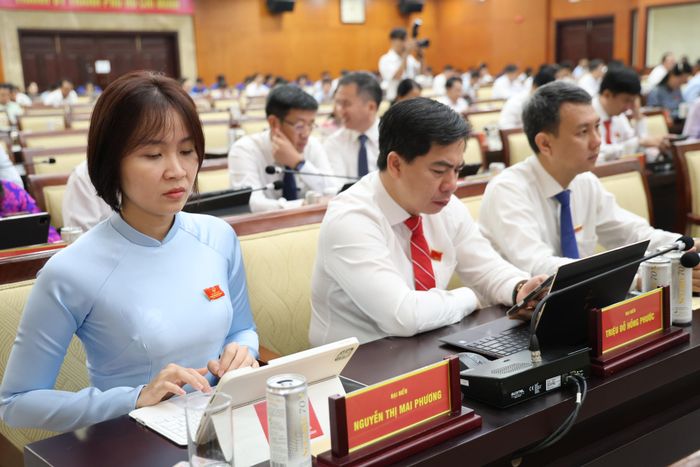 Các đại biểu tham dự kỳ họp. Ảnh: HÀ THƯ