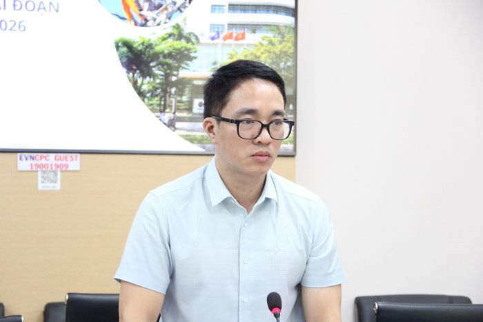  Ông Cao Quang Quỳnh - Thành viên HĐTV EVN chỉ đạo tại buổi làm việc. 