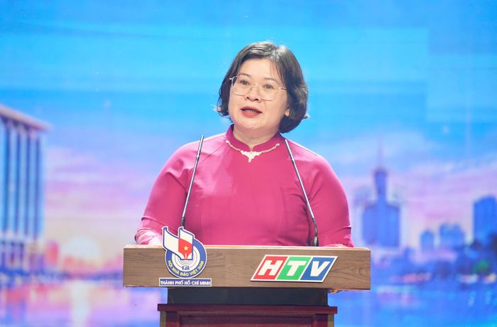  Phó Bí thư Thành ủy TP.HCM Văn Thị Bạch Tuyết phát biểu tại lễ trao giải. Ảnh: THUẬN VĂN 