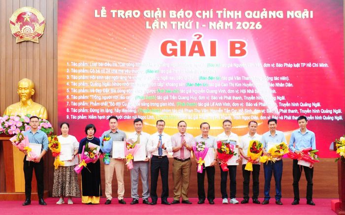 Phóng viên Nguyễn Yên, Báo Pháp Luật TP.HCM, nhận giải B giải Báo chí tỉnh Quảng Ngãi với tác phẩm điều tra "Cát công trình bờ kè ở Quảng Ngãi bị bán ra ngoài".