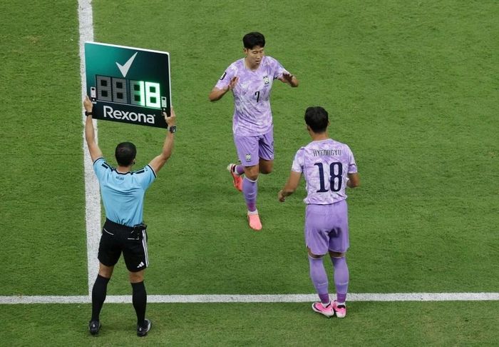  Son Heung-min rời sân ở phút 57. Ảnh: Reuters. 