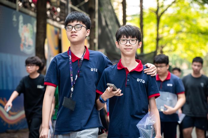 Học sinh trong kỳ thi vào lớp 10 trường THPT chuyên Đại học Sư phạm. Ảnh: Đinh Hà.