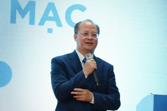  Bác sĩ chuyên khoa II Lê Anh Tuấn, Giám đốc Bệnh viện Mắt TP.HCM, chia sẻ tại buổi lễ sáng 19/6. Ảnh: T.H. 