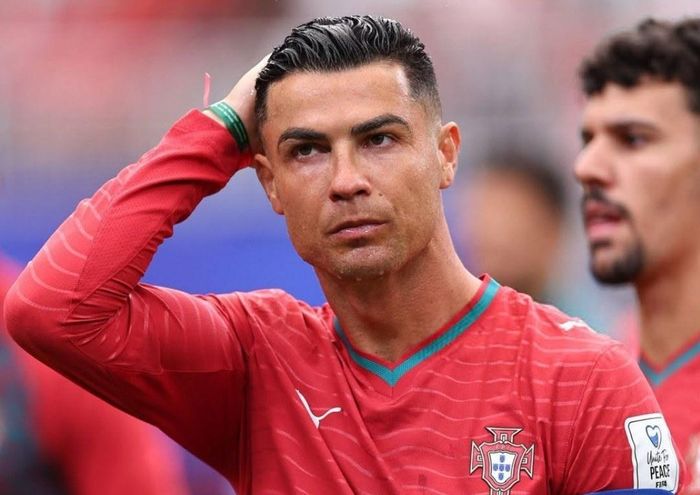  Truyền thông Bồ Đào Nha lần đầu công khai kêu gọi Ronaldo chia tay đội tuyển, khép lại một chương huy hoàng kéo dài hơn hai thập kỷ. 