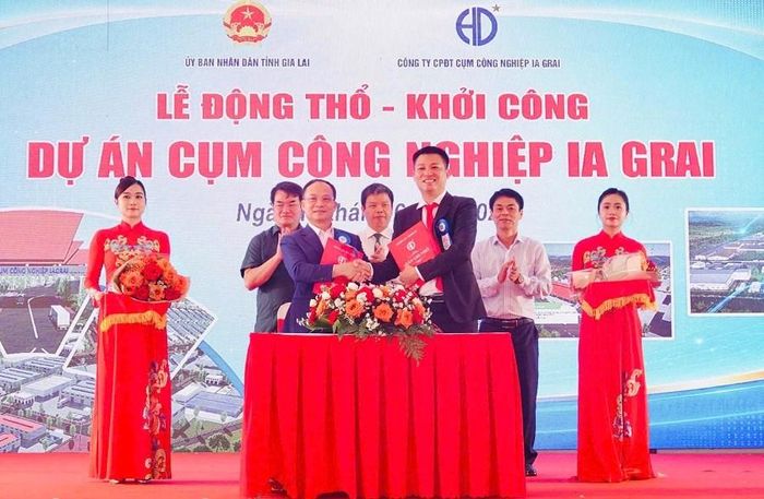 Chủ đầu tư cùng các đối tác chiến lược ký kết biên bản hợp tác tại lễ khởi công Cụm công nghiệp Ia Grai