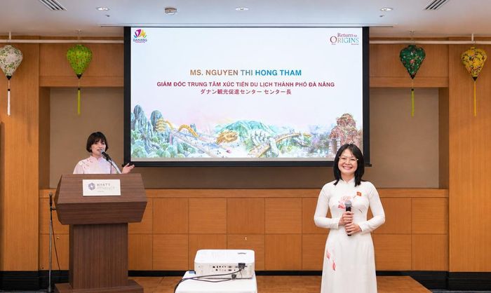 Giám đốc Trung tâm Xúc tiến du lịch Đà Nẵng Nguyễn Thị Hồng Thắm chia sẻ thông tin tại chương trình