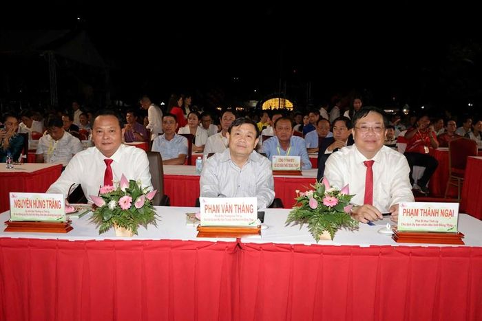 Các đại biểu tham dự Lễ khai mạc