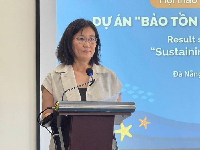 Bà Miki Nozawa, Trưởng Ban Giáo dục, Văn phòng UNESCO tại Hà Nội phát biểu tại hội thảo