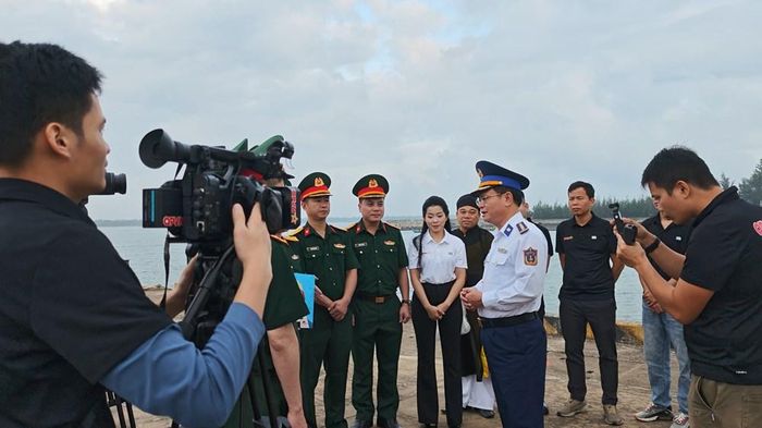 Các cơ quan thông tấn báo chí đưa tin, bài, phóng sự tại Bộ Tư lệnh Vùng Cảnh sát biển 2