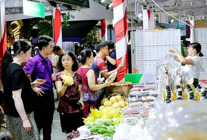 Tuần lễ nông sản và thực phẩm an toàn tỉnh Sơn La diễn ra tại Siêu thị Co.opmart Hải Phòng, số 1 đường Lê Hồng Phong, phường Ngô Quyền