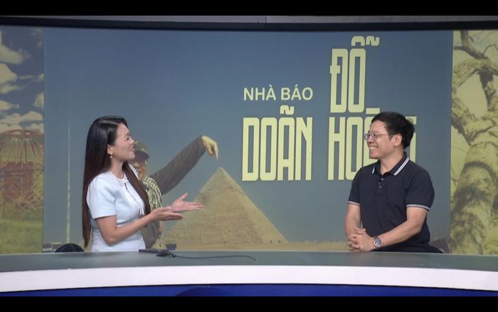 Nhà báo Đỗ Doãn Hoàng chia sẻ cùng PV báo Thể thao và Văn hóa