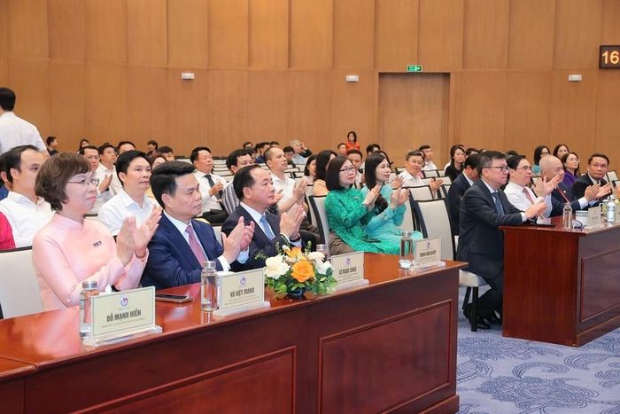 Các đại biểu dự lễ khai trương chuyên trang Chuyên trang thông tin “Chuyển động số”. Ảnh: Minh Quyết - TTXVN