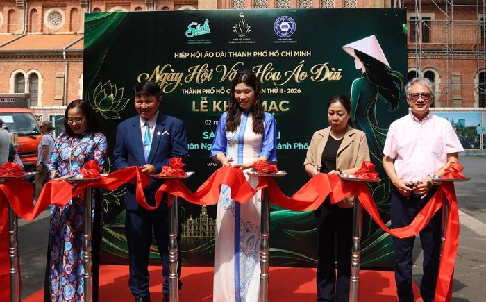 Các đại biểu cắt băng khai mạc Ngày hội Văn hóa Áo dài lần thứ 2 – năm 2026. Ảnh: Hữu Duyên - TTXVN