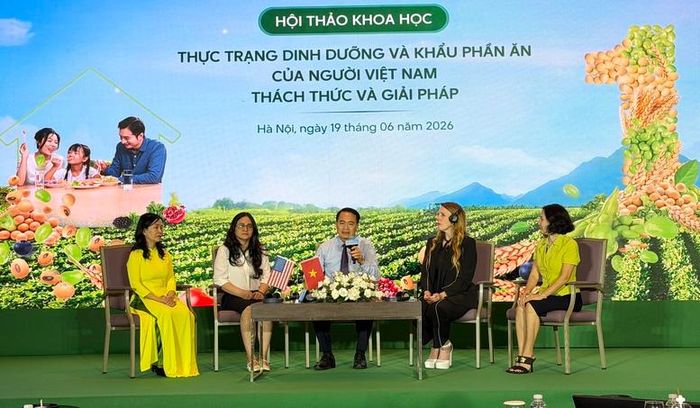 Các đại biểu chủ trì phiên thảo luận tại Hội thảo. Ảnh: VGP/ Ngọc Hân