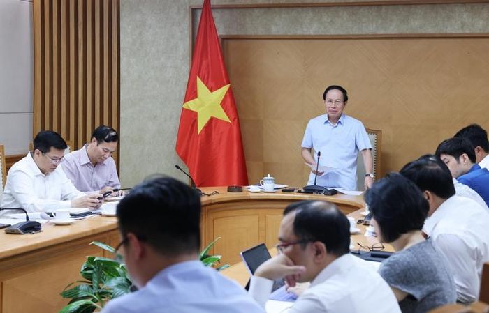 Phó Thủ tướng nhấn mạnh định hướng xây dựng một sản phẩm AI pháp luật quốc gia, tích hợp nhiều module nghiệp vụ - Ảnh: VGP/Thu Sa