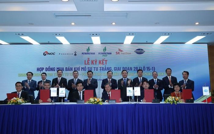 Phó Thủ tướng Thường trực Phạm Gia Túc dự Lễ ký Hợp đồng Mua bán khí (GSPA) mỏ Sư Tử Trắng Giai đoạn 2B, Lô 15-1 - Ảnh: VGP/Phương Nguyên