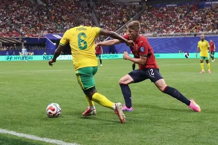 Nam Phi thi đấu phòng ngự ấn tượng. (Ảnh: FIFA)