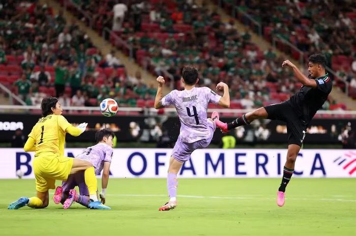 Luis Romo ghi bàn thắng mở tỷ số trận đấu cho Mexico. (Ảnh: FIFA)