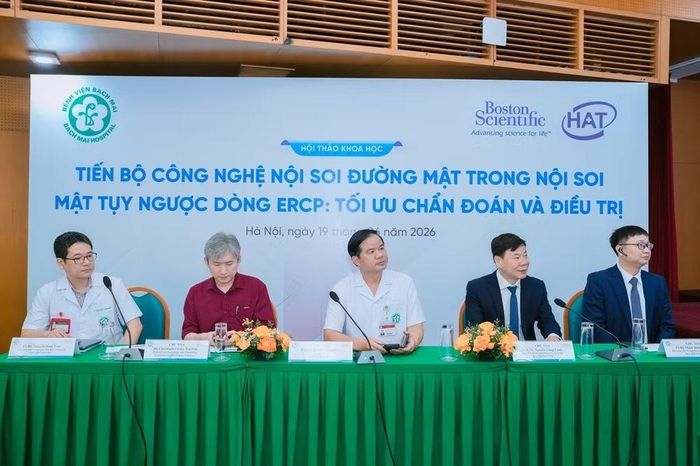 Các chuyên gia chia sẻ tại hội thảo.