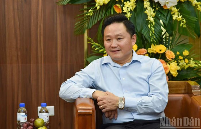 Đồng chí Phan Văn Hùng, Ủy viên Ban Thường vụ Đảng ủy, Phó Tổng Biên tập Báo Nhân Dân gửi lời cảm ơn sâu sắc khi đoàn đã quan tâm đến báo chí nói chung và Báo Nhân Dân nói riêng.