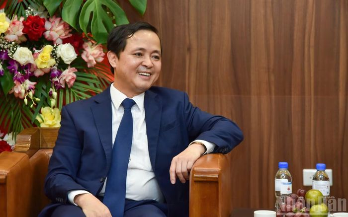 Nhân kỷ niệm 101 năm Ngày Báo chí Cách mạng Việt Nam, đồng chí Nguyễn Xuân Trường, Phó Trưởng Ban Nội chính Trung ương đã gửi lời chúc tốt đẹp đến các lãnh đạo, cán bộ, phóng viên, biên tập viên và người lao động Báo Nhân Dân.