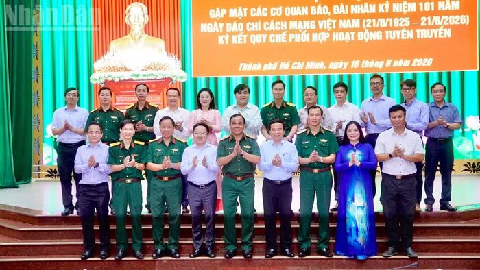 Bộ Tư lệnh Thành phố Hồ Chí Minh ký kết hợp tác tuyên truyền với các cơ quan báo chí chủ lực.