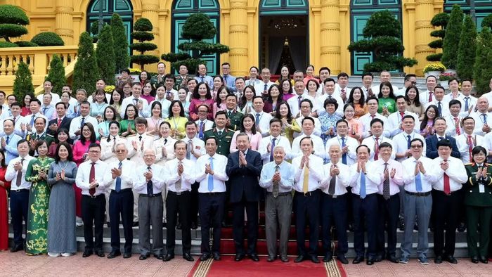 Tổng Bí thư, Chủ tịch nước Tô Lâm gặp mặt 101 nhà báo tiêu biểu, đoạt Giải Báo chí quốc gia qua các năm, nhân dịp kỷ niệm 101 năm Ngày Báo chí Cách mạng Việt Nam (21/6/1925-21/6/2026). (Ảnh: ĐĂNG KHOA)