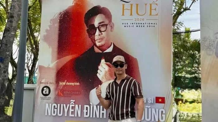 Ca sĩ Nguyễn Đình Tuấn Dũng và nhiều nghệ sĩ đã chuẩn bị kỹ lưỡng cho phần biểu diễn.