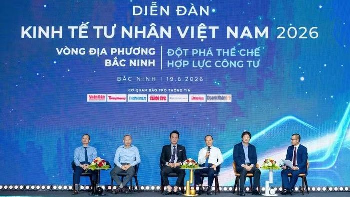Đại diện Hội Doanh nhân trẻ Việt Nam, đại diện tỉnh Bắc Ninh và các chuyên gia thảo luận tại Diễn đàn.