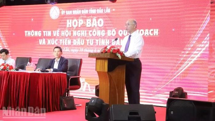 Phó Chủ tịch Ủy ban nhân dân tỉnh Đắk Lắk Trương Công Thái phát biểu tại buổi họp báo.