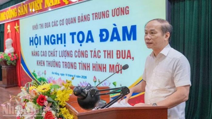 Đồng chí Phạm Tất Thắng phát biểu kết luận chương trình.