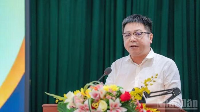 Đồng chí Quế Đình Nguyên phát biểu tại chương trình.