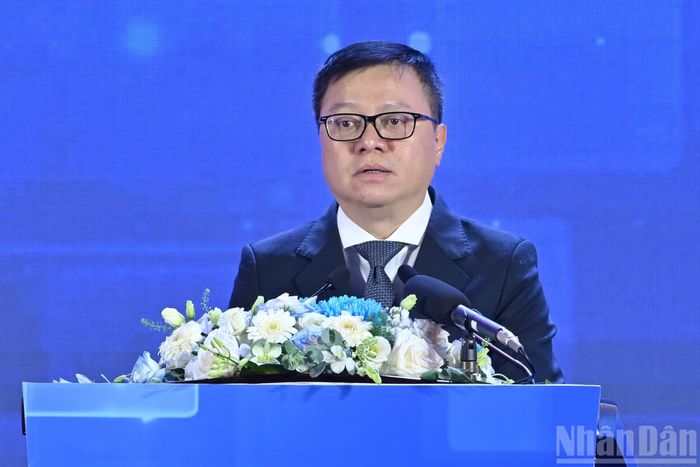 Đồng chí Lê Quốc Minh, Ủy viên Trung ương Đảng, Tổng Biên tập Báo Nhân Dân, Phó Trưởng Ban Tuyên giáo và Dân vận Trung ương, Chủ tịch Hội Nhà báo Việt Nam phát biểu khai mạc Hội Báo toàn quốc 2026.