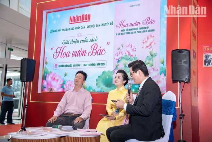 "Hoa vườn Bác" kể về những câu chuyện dung dị, chân thực, nhưng lại phi thường trong nghị lực sống.