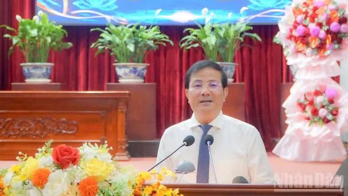 Ông Trần Văn Huyến, Phó Bí thư Thành ủy Cần Thơ phát biểu tại buổi họp mặt.