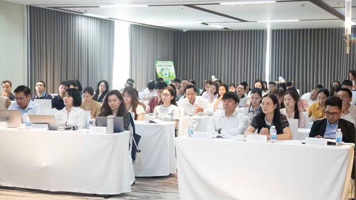 Các đại biểu dự tọa đàm.