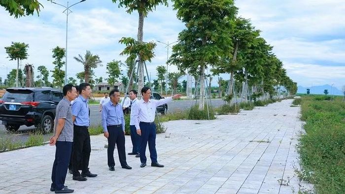 Các lãnh đạo tỉnh Thanh Hóa kiểm tra dự án số 2 Khu đô thị mới Sao Mai Lam Sơn-Sao Vàng.