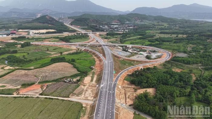Cuối năm 2025, tổng chiều dài đường bộ cao tốc đưa vào khai thác đã vượt mốc 3.300km