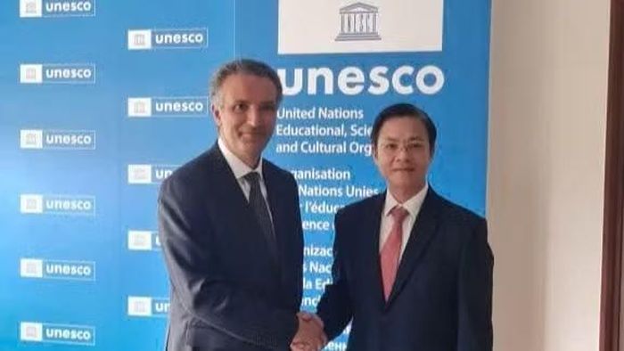 Thứ trưởng Ngô Lê Văn, Chủ tịch Ủy ban Quốc gia UNESCO Việt Nam gặp Trợ lý Tổng Giám đốc UNESCO về Văn hóa Nayef H. Al - Fayez.