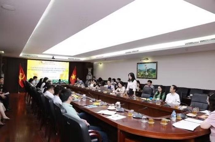 Đại diện Kho bạc Nhà nước phát biểu tại cuộc họp báo.