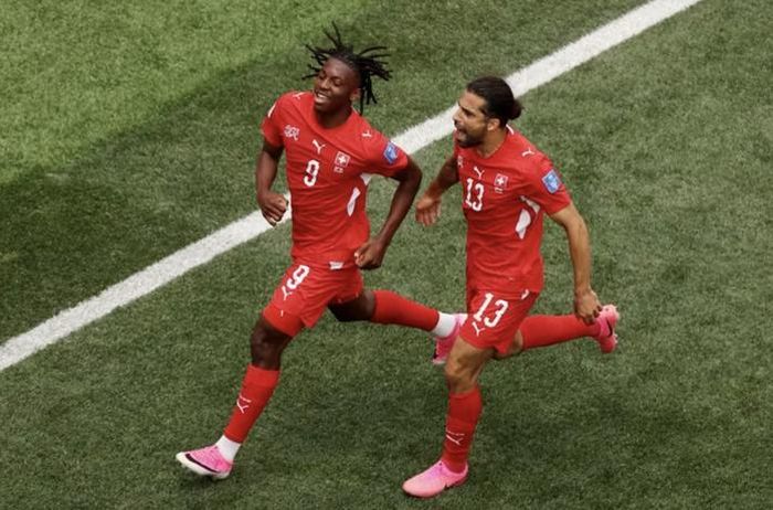  Manzambi (9) là cầu thủ Thụy Sĩ trẻ nhất ghi bàn tại World Cup sau 76 năm 